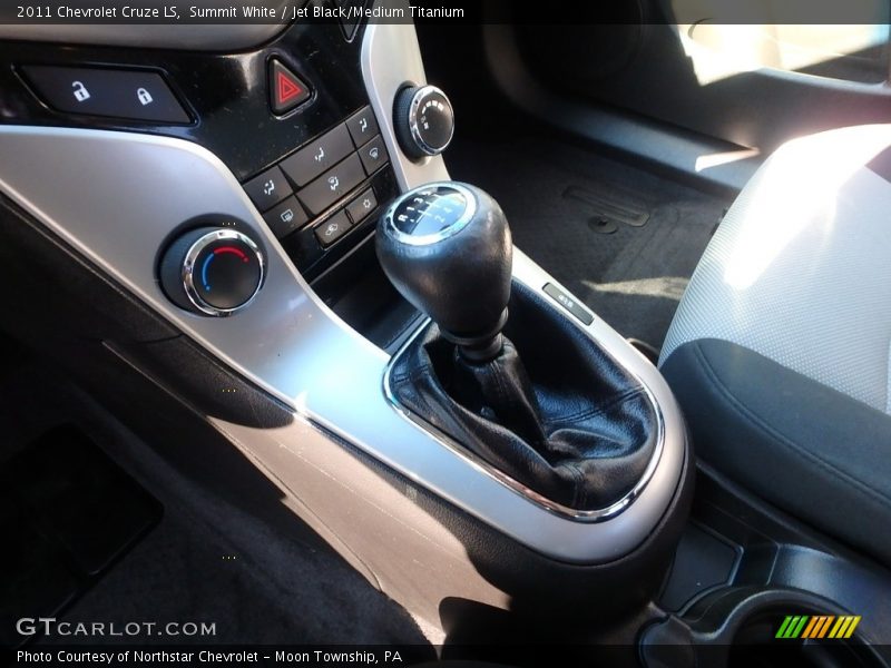 Summit White / Jet Black/Medium Titanium 2011 Chevrolet Cruze LS