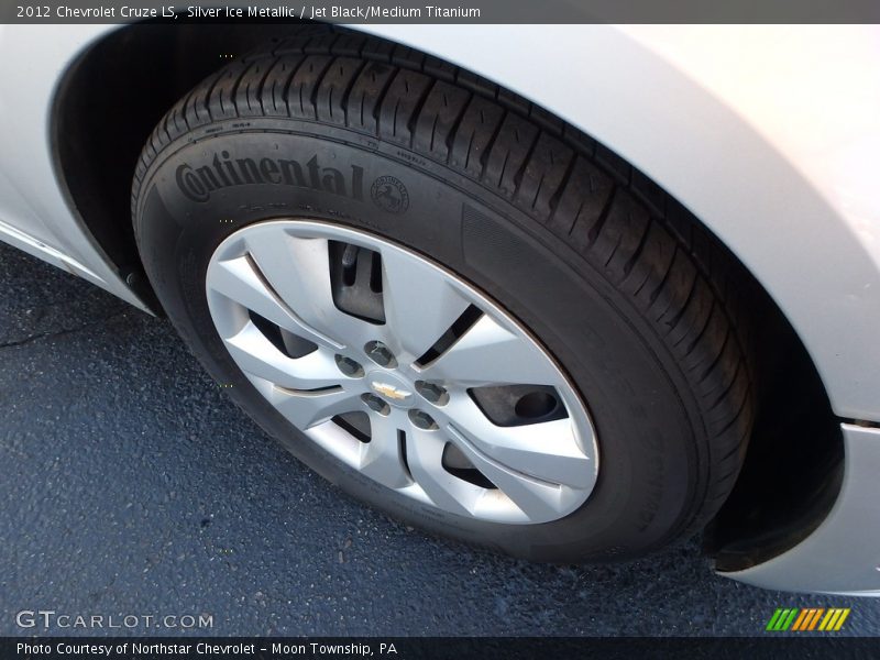Silver Ice Metallic / Jet Black/Medium Titanium 2012 Chevrolet Cruze LS