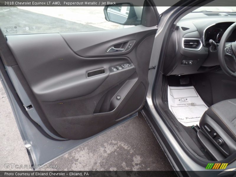 Pepperdust Metallic / Jet Black 2018 Chevrolet Equinox LT AWD