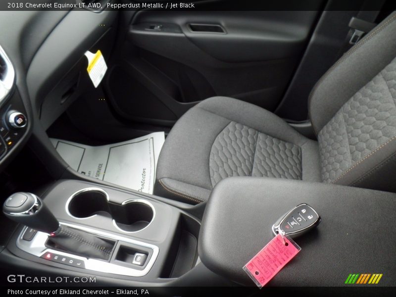 Pepperdust Metallic / Jet Black 2018 Chevrolet Equinox LT AWD