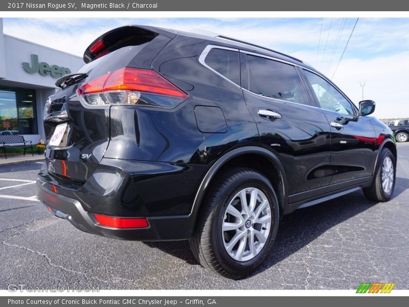 Magnetic Black / Charcoal 2017 Nissan Rogue SV