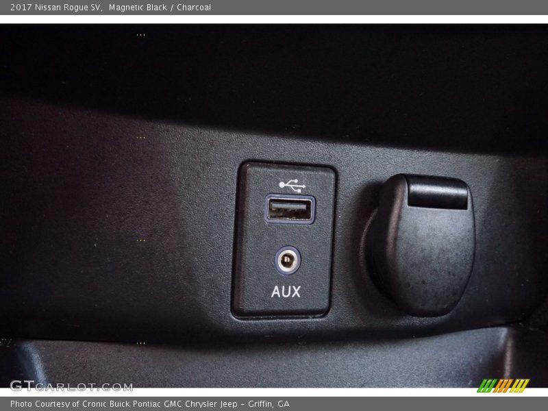 Magnetic Black / Charcoal 2017 Nissan Rogue SV