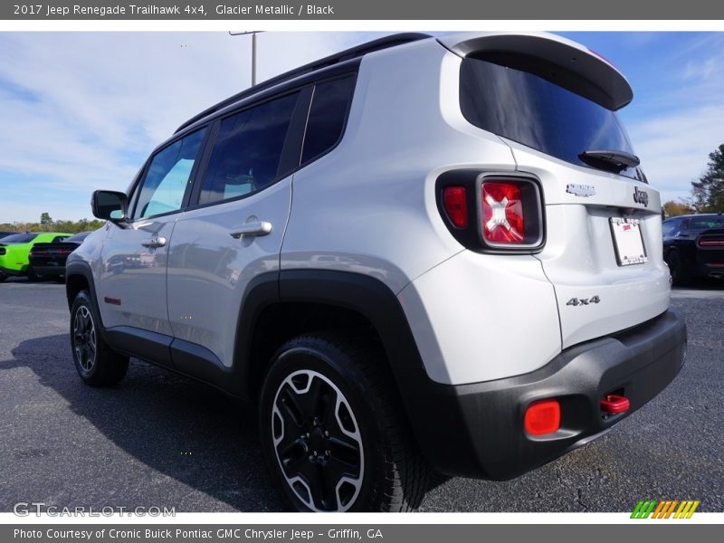 Glacier Metallic / Black 2017 Jeep Renegade Trailhawk 4x4