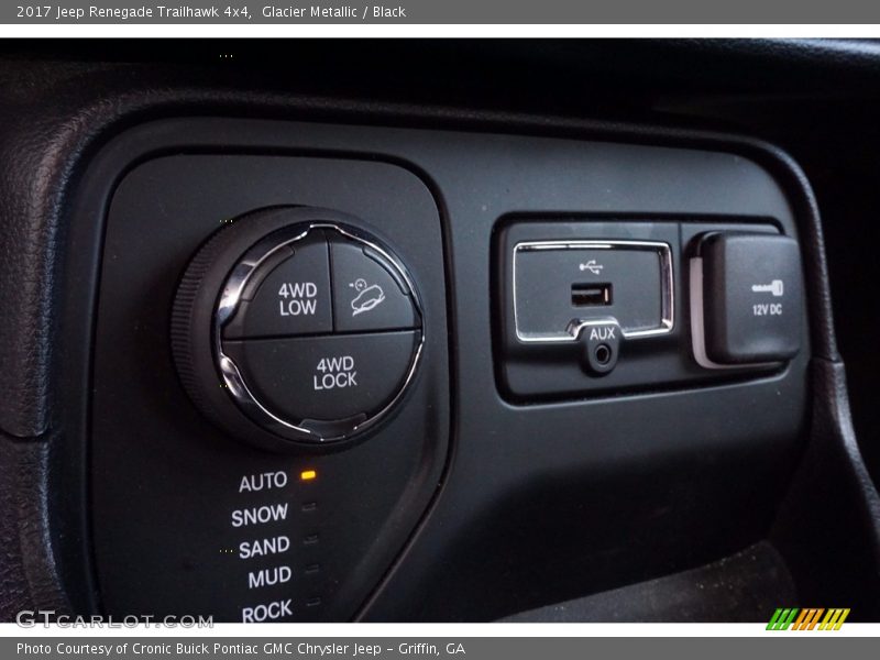 Glacier Metallic / Black 2017 Jeep Renegade Trailhawk 4x4