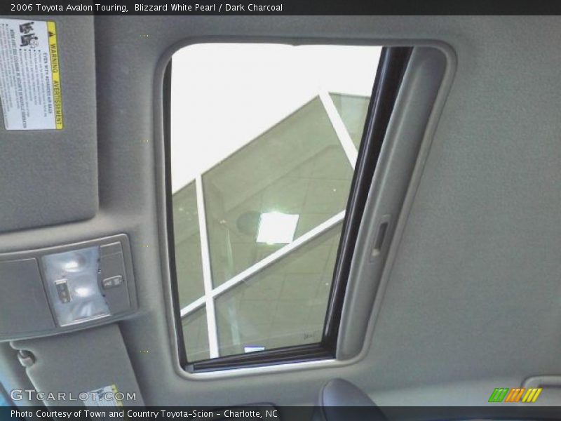 Blizzard White Pearl / Dark Charcoal 2006 Toyota Avalon Touring