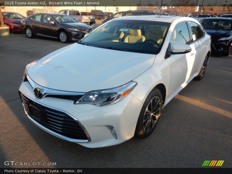 Blizzard White Pearl / Almond 2018 Toyota Avalon XLE