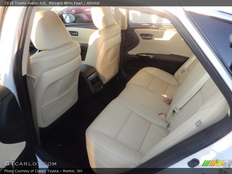 Blizzard White Pearl / Almond 2018 Toyota Avalon XLE