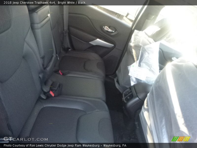 Bright White / Black 2018 Jeep Cherokee Trailhawk 4x4