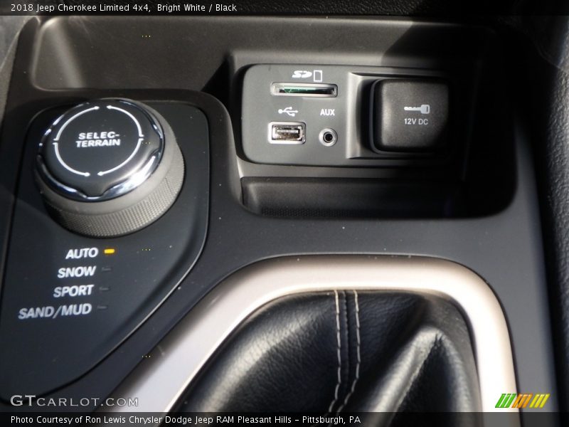 Bright White / Black 2018 Jeep Cherokee Limited 4x4