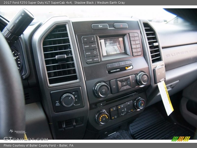 Shadow Black / Medium Earth Gray 2017 Ford F250 Super Duty XLT SuperCab 4x4