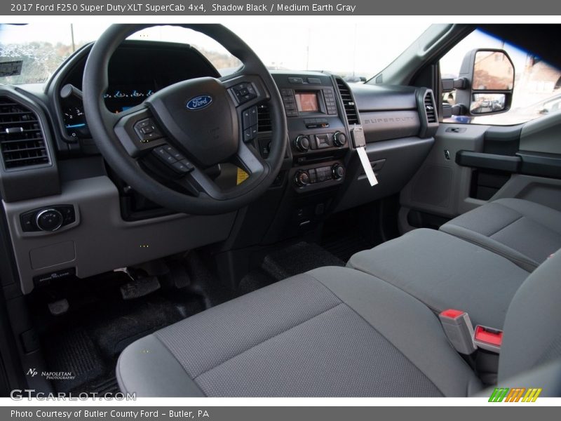 Shadow Black / Medium Earth Gray 2017 Ford F250 Super Duty XLT SuperCab 4x4