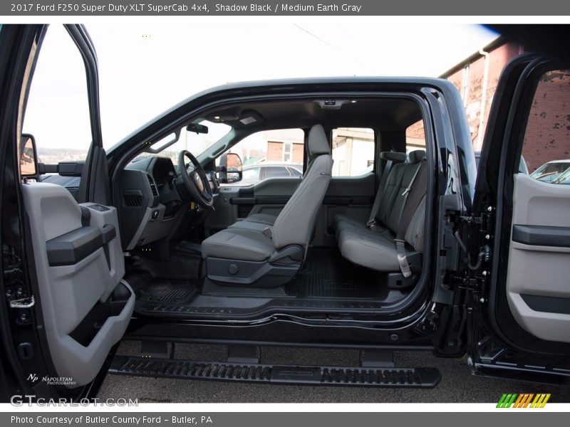Shadow Black / Medium Earth Gray 2017 Ford F250 Super Duty XLT SuperCab 4x4