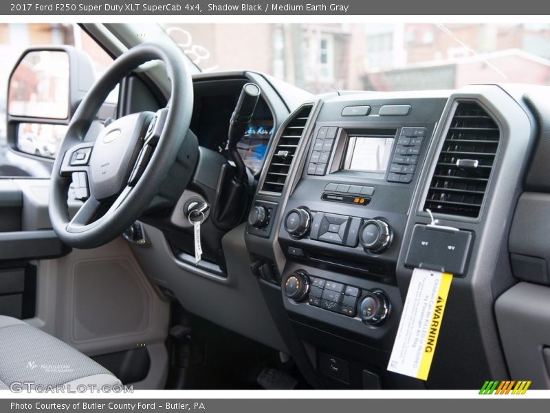 Shadow Black / Medium Earth Gray 2017 Ford F250 Super Duty XLT SuperCab 4x4