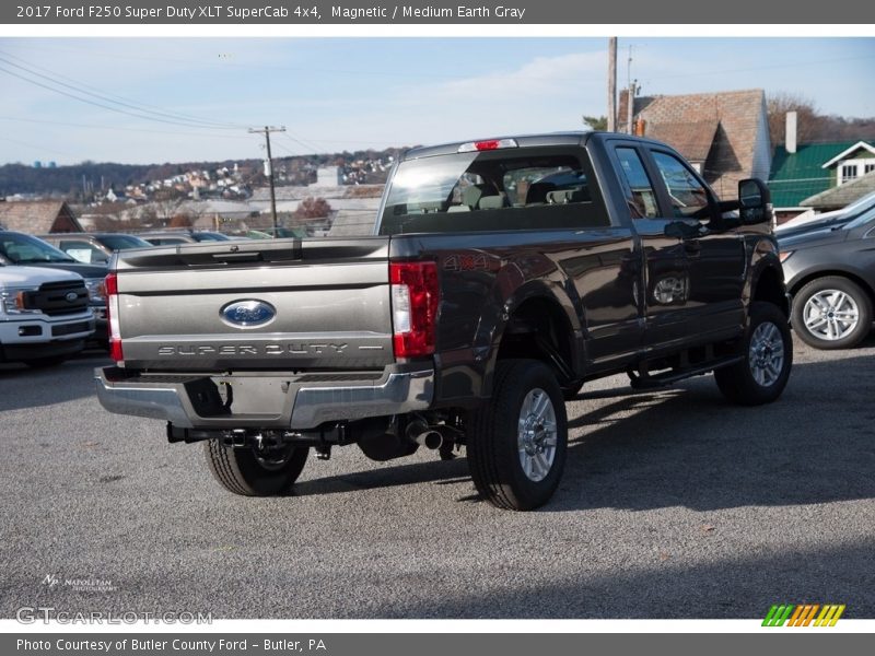 Magnetic / Medium Earth Gray 2017 Ford F250 Super Duty XLT SuperCab 4x4