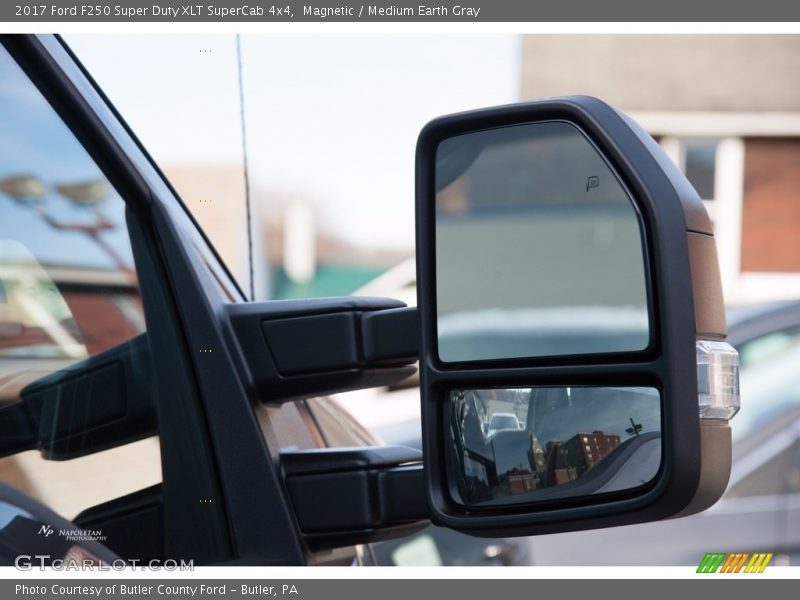 Magnetic / Medium Earth Gray 2017 Ford F250 Super Duty XLT SuperCab 4x4