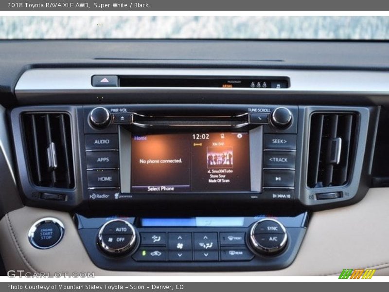 Super White / Black 2018 Toyota RAV4 XLE AWD
