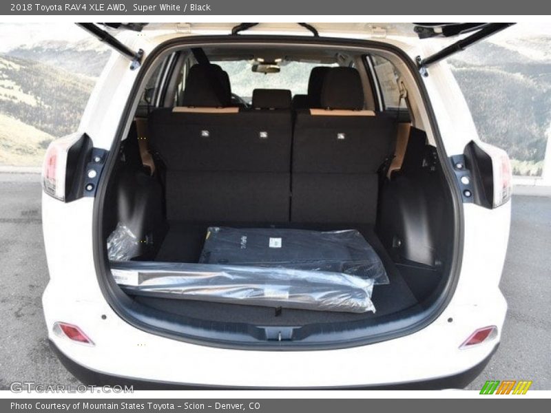 Super White / Black 2018 Toyota RAV4 XLE AWD