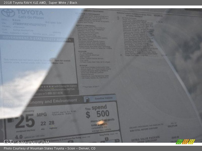 Super White / Black 2018 Toyota RAV4 XLE AWD