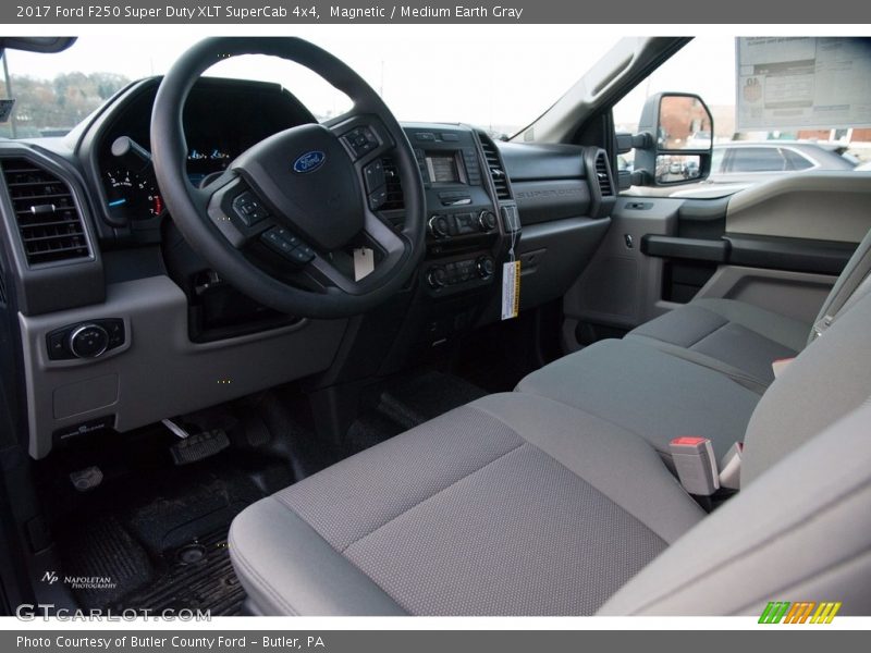 Magnetic / Medium Earth Gray 2017 Ford F250 Super Duty XLT SuperCab 4x4