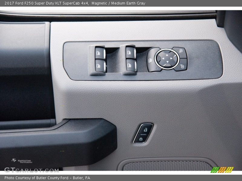 Magnetic / Medium Earth Gray 2017 Ford F250 Super Duty XLT SuperCab 4x4