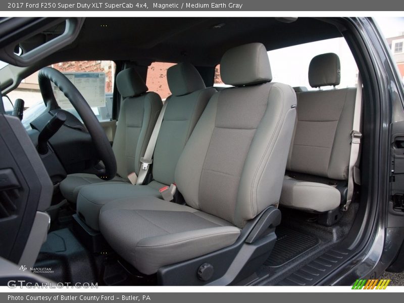 Magnetic / Medium Earth Gray 2017 Ford F250 Super Duty XLT SuperCab 4x4