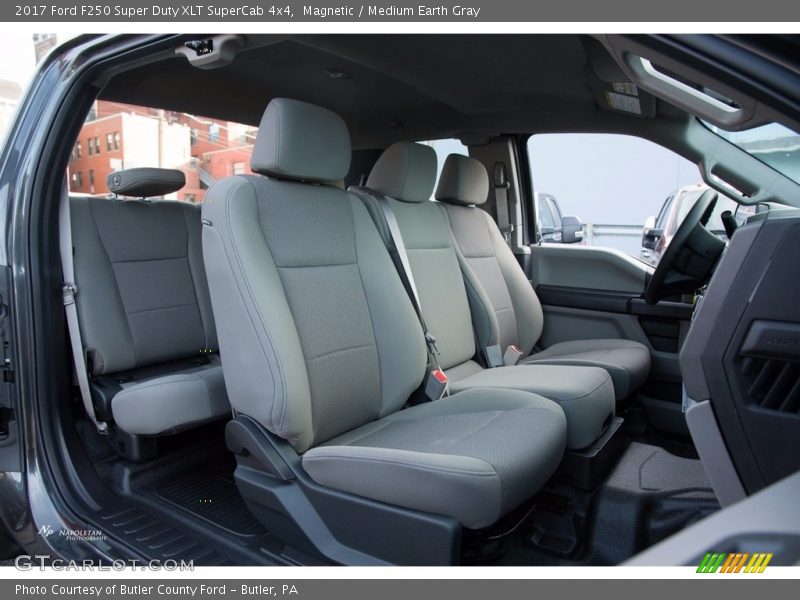 Magnetic / Medium Earth Gray 2017 Ford F250 Super Duty XLT SuperCab 4x4