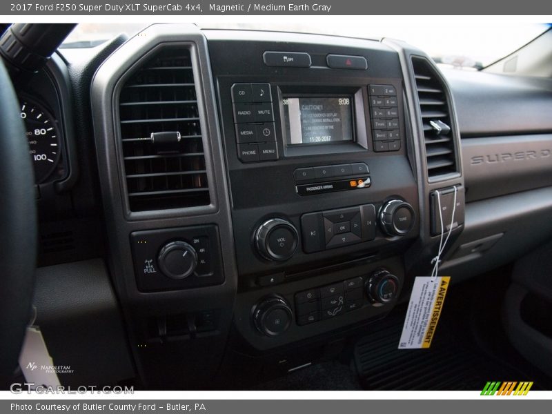 Magnetic / Medium Earth Gray 2017 Ford F250 Super Duty XLT SuperCab 4x4