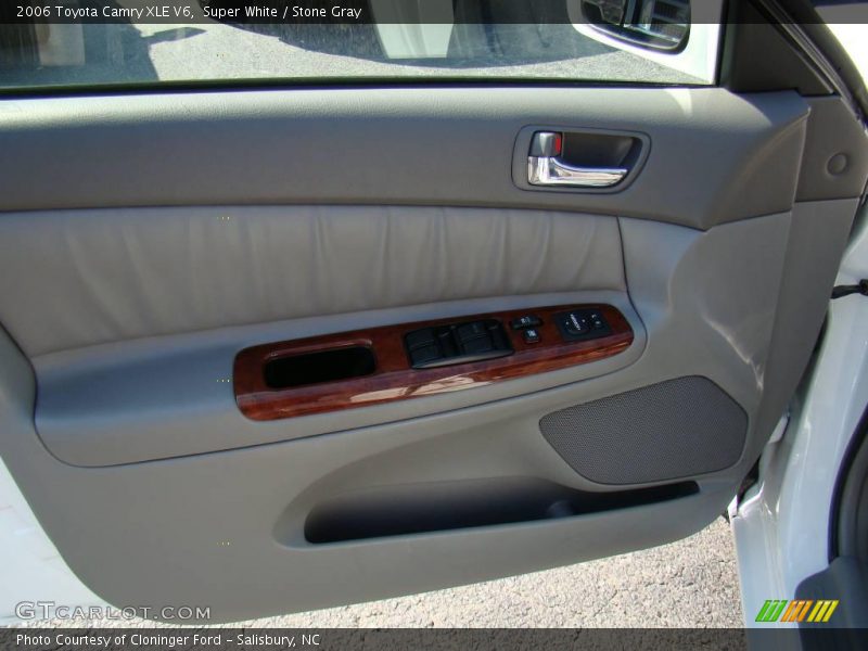 Super White / Stone Gray 2006 Toyota Camry XLE V6
