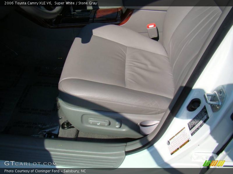 Super White / Stone Gray 2006 Toyota Camry XLE V6