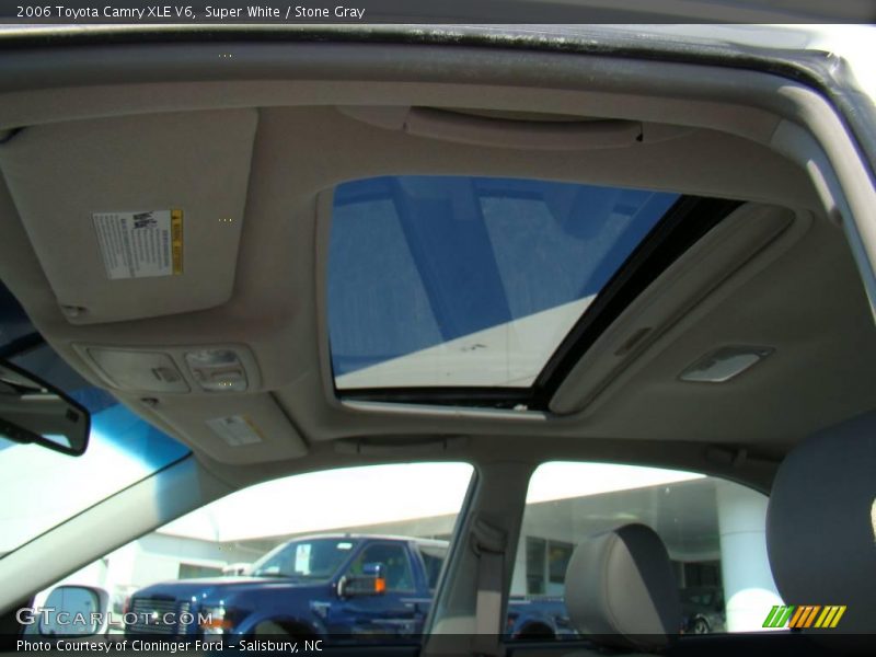 Super White / Stone Gray 2006 Toyota Camry XLE V6