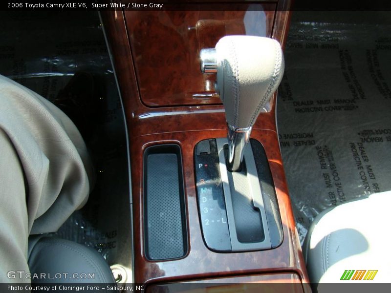 Super White / Stone Gray 2006 Toyota Camry XLE V6