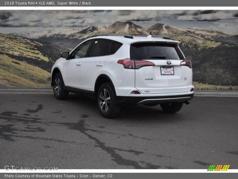 Super White / Black 2018 Toyota RAV4 XLE AWD