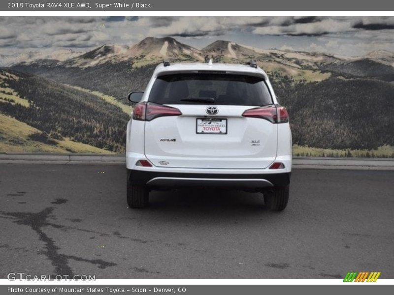 Super White / Black 2018 Toyota RAV4 XLE AWD