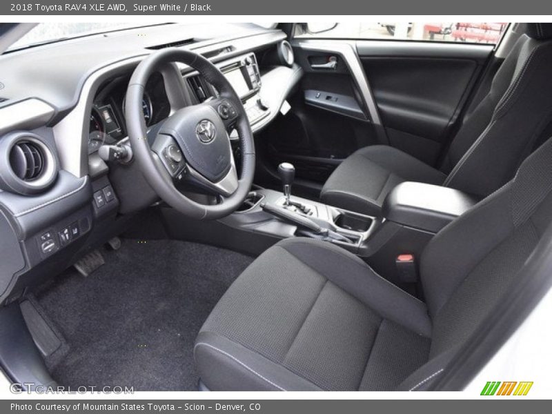 Super White / Black 2018 Toyota RAV4 XLE AWD