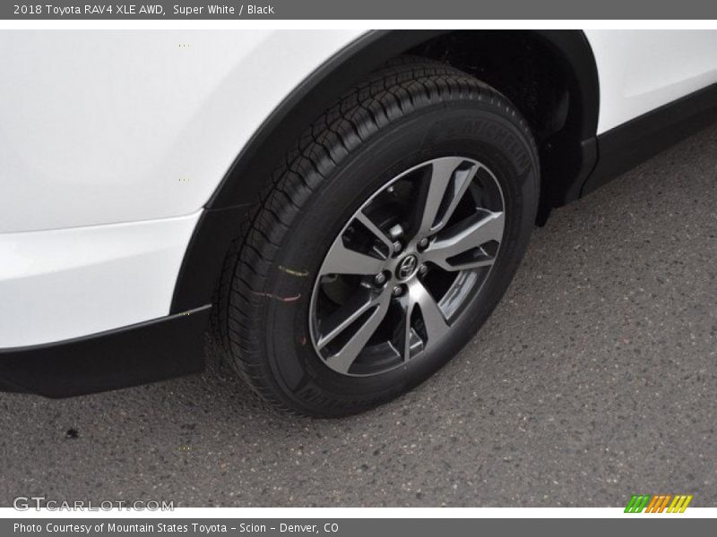 Super White / Black 2018 Toyota RAV4 XLE AWD