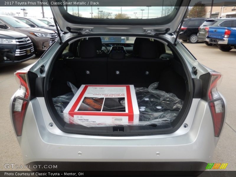 Classic Silver Metallic / Black 2017 Toyota Prius Three