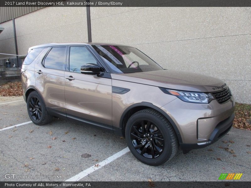 Front 3/4 View of 2017 Discovery HSE