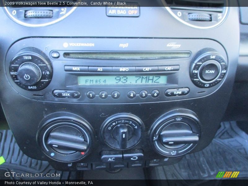 Candy White / Black 2009 Volkswagen New Beetle 2.5 Convertible