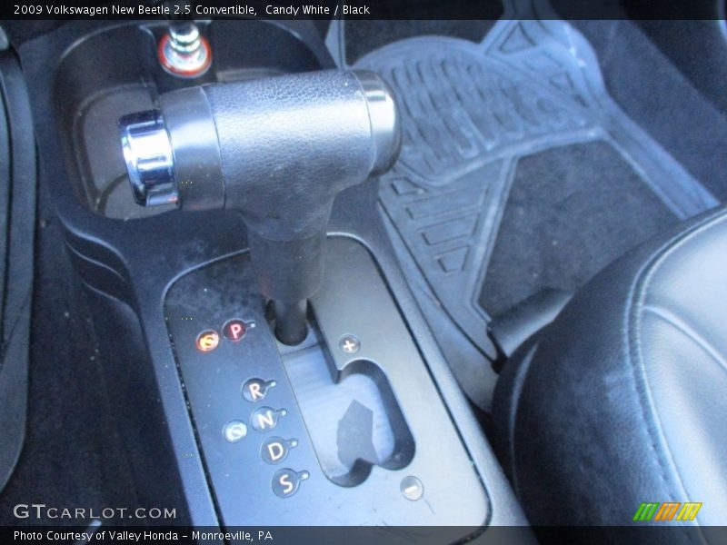 Candy White / Black 2009 Volkswagen New Beetle 2.5 Convertible