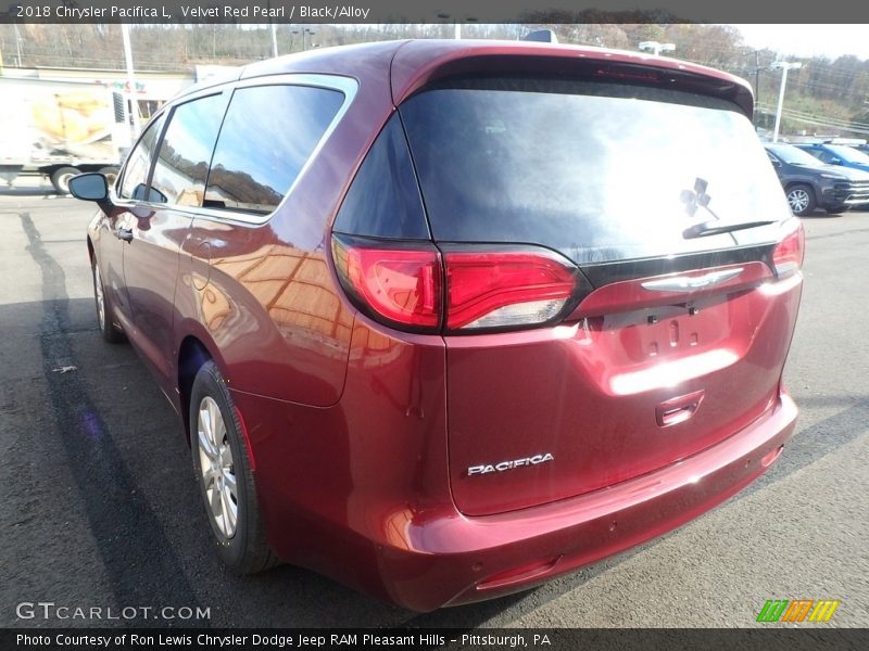 Velvet Red Pearl / Black/Alloy 2018 Chrysler Pacifica L