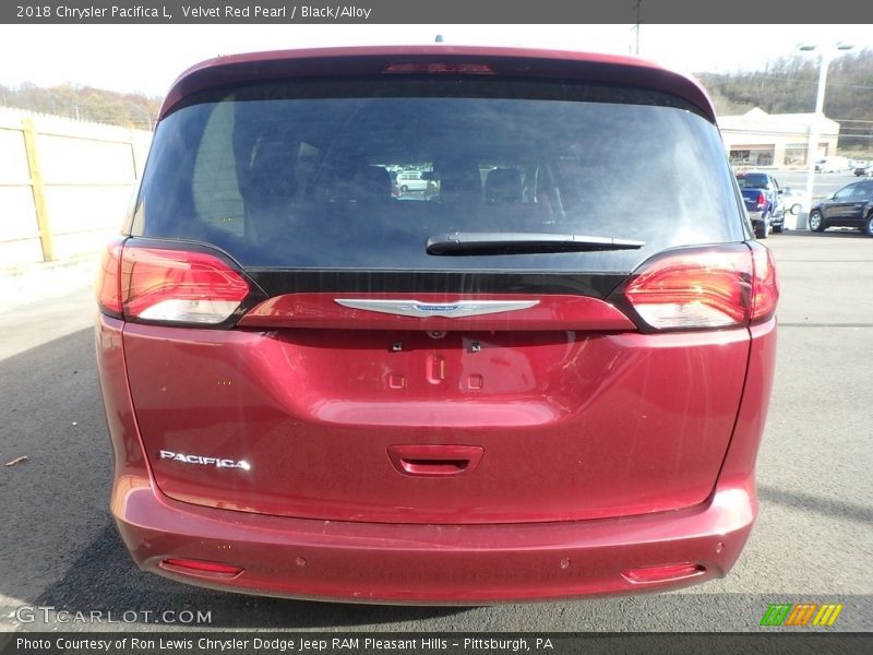 Velvet Red Pearl / Black/Alloy 2018 Chrysler Pacifica L