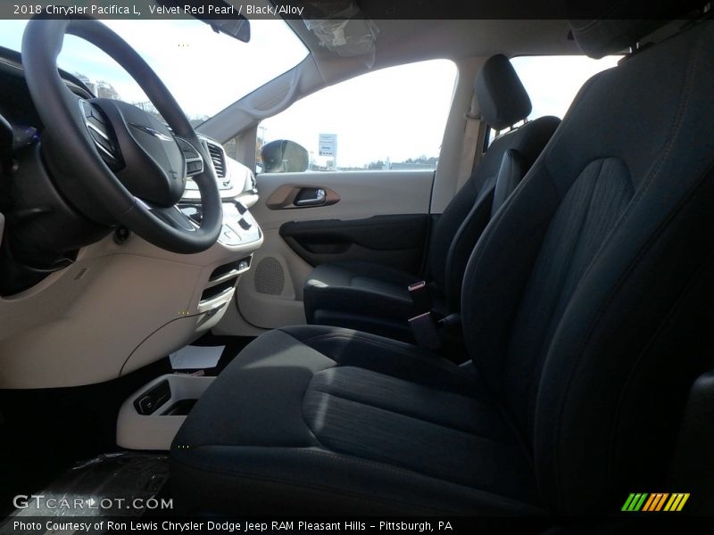Velvet Red Pearl / Black/Alloy 2018 Chrysler Pacifica L