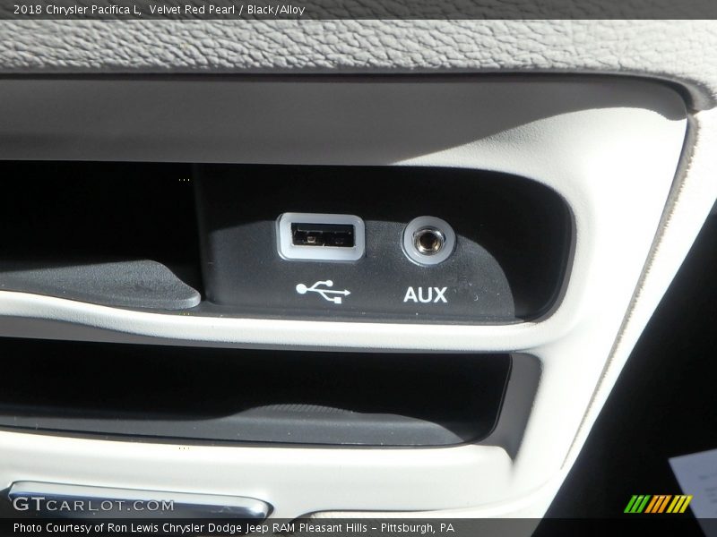 Velvet Red Pearl / Black/Alloy 2018 Chrysler Pacifica L
