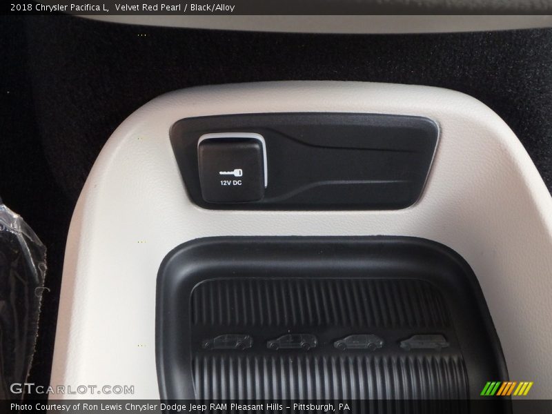 Velvet Red Pearl / Black/Alloy 2018 Chrysler Pacifica L
