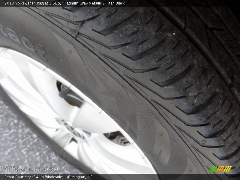Platinum Gray Metallic / Titan Black 2013 Volkswagen Passat 2.5L S