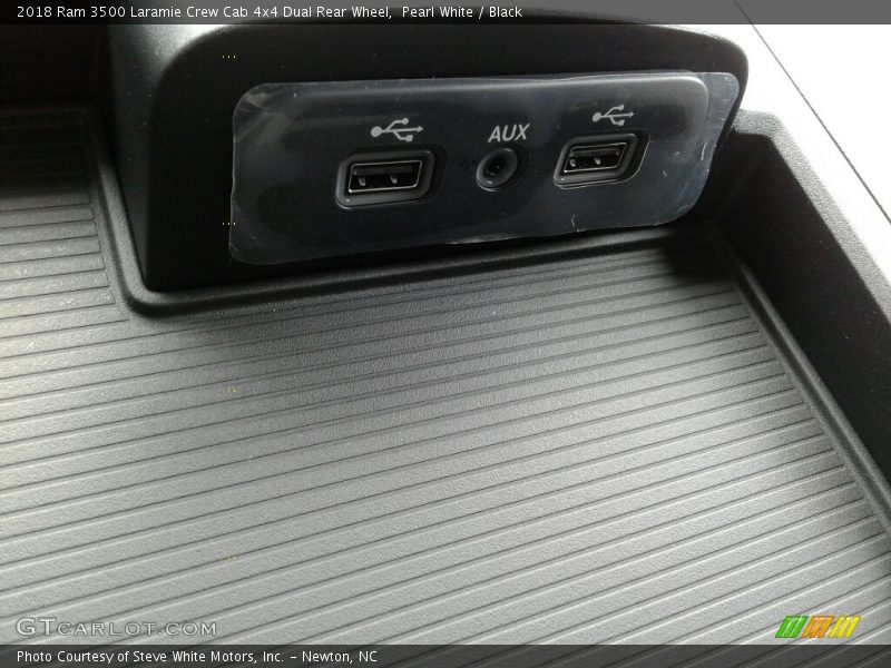 Pearl White / Black 2018 Ram 3500 Laramie Crew Cab 4x4 Dual Rear Wheel