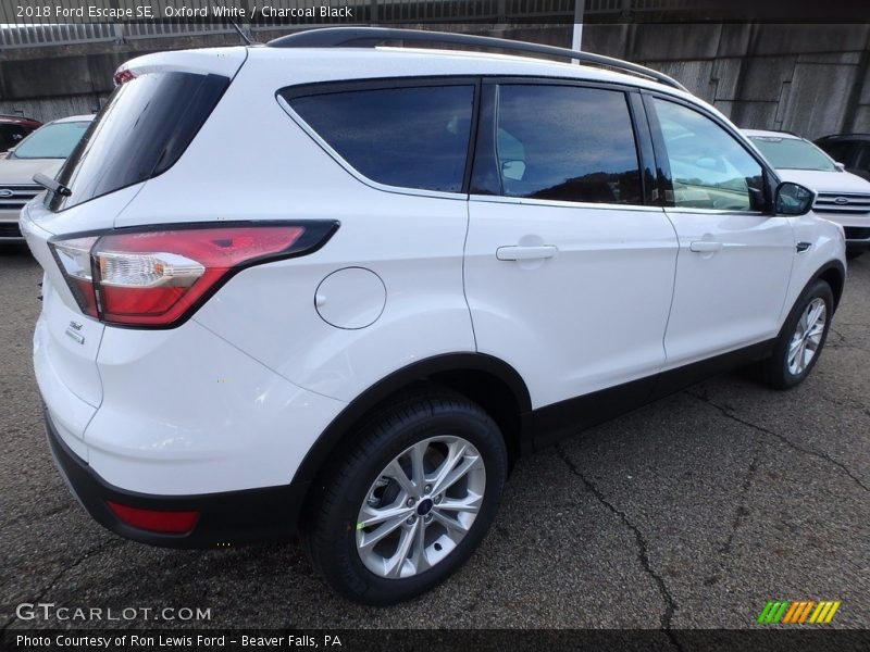 Oxford White / Charcoal Black 2018 Ford Escape SE