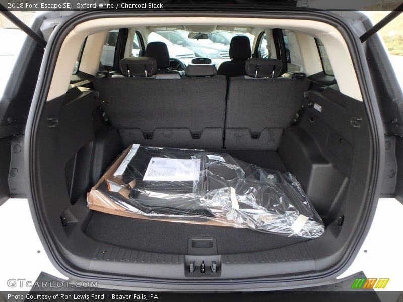 Oxford White / Charcoal Black 2018 Ford Escape SE