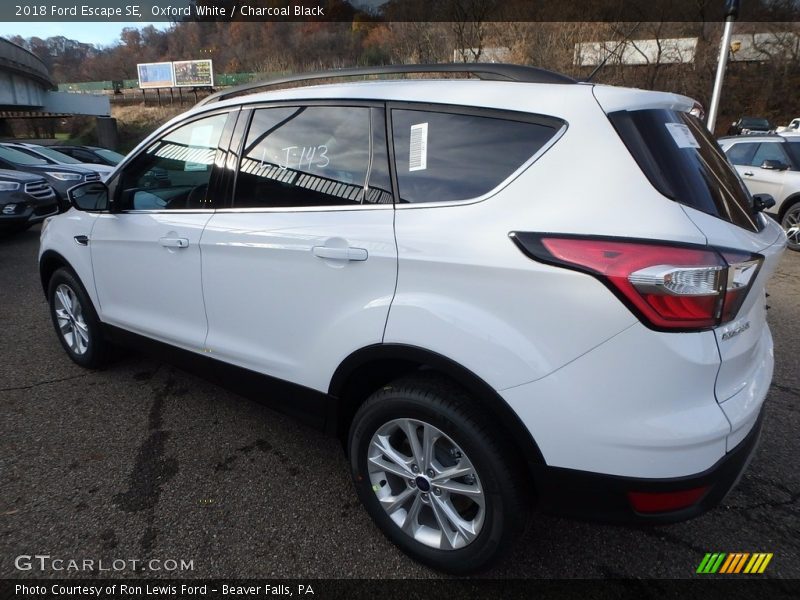 Oxford White / Charcoal Black 2018 Ford Escape SE