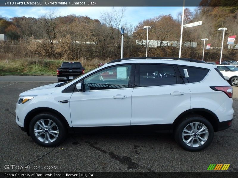 Oxford White / Charcoal Black 2018 Ford Escape SE